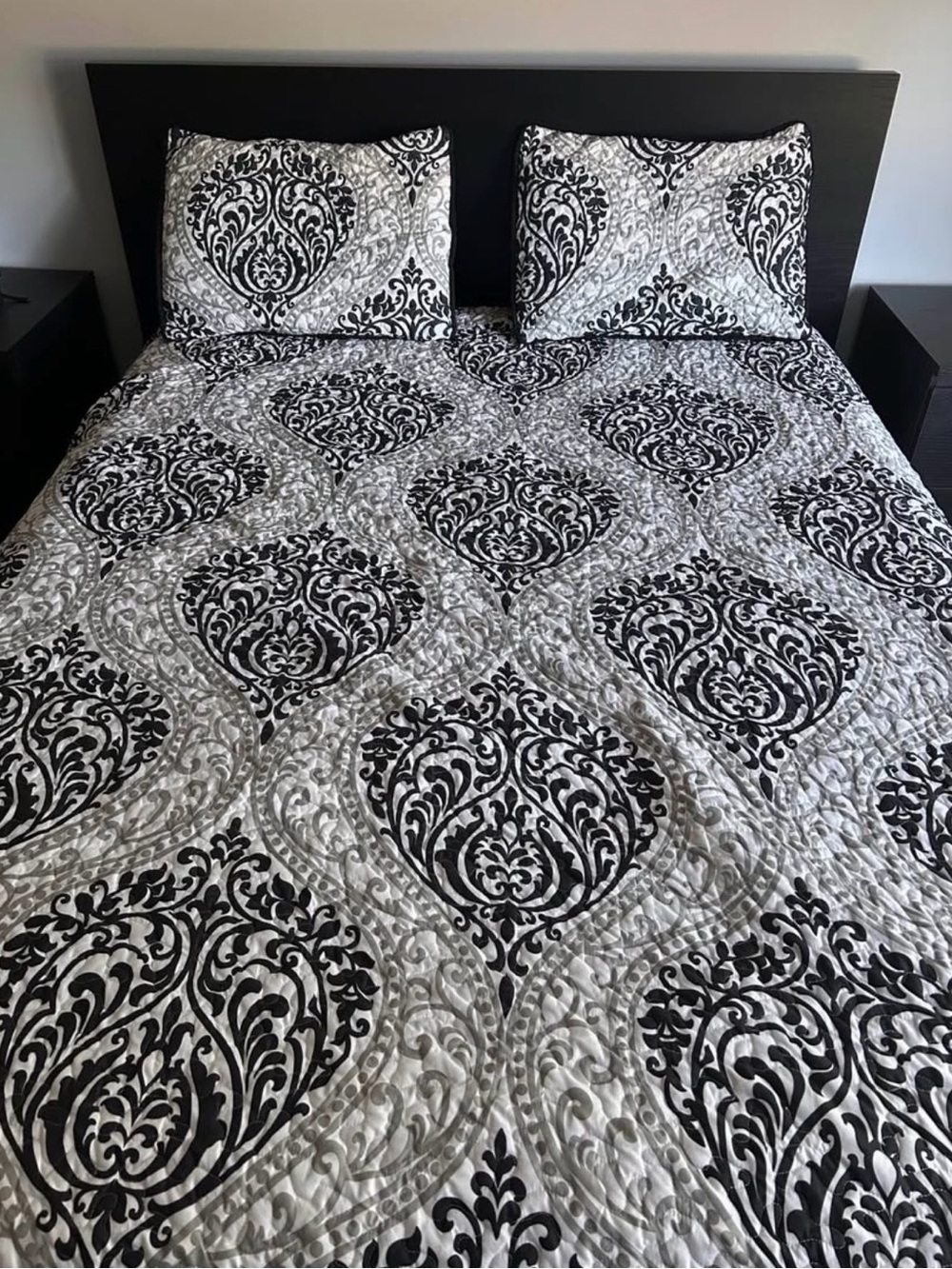 Queen blanket and 2 shams